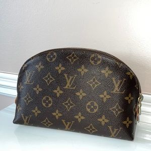 Louis Vuitton pochette/ makeup bag